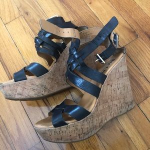 Korks Black Wedges